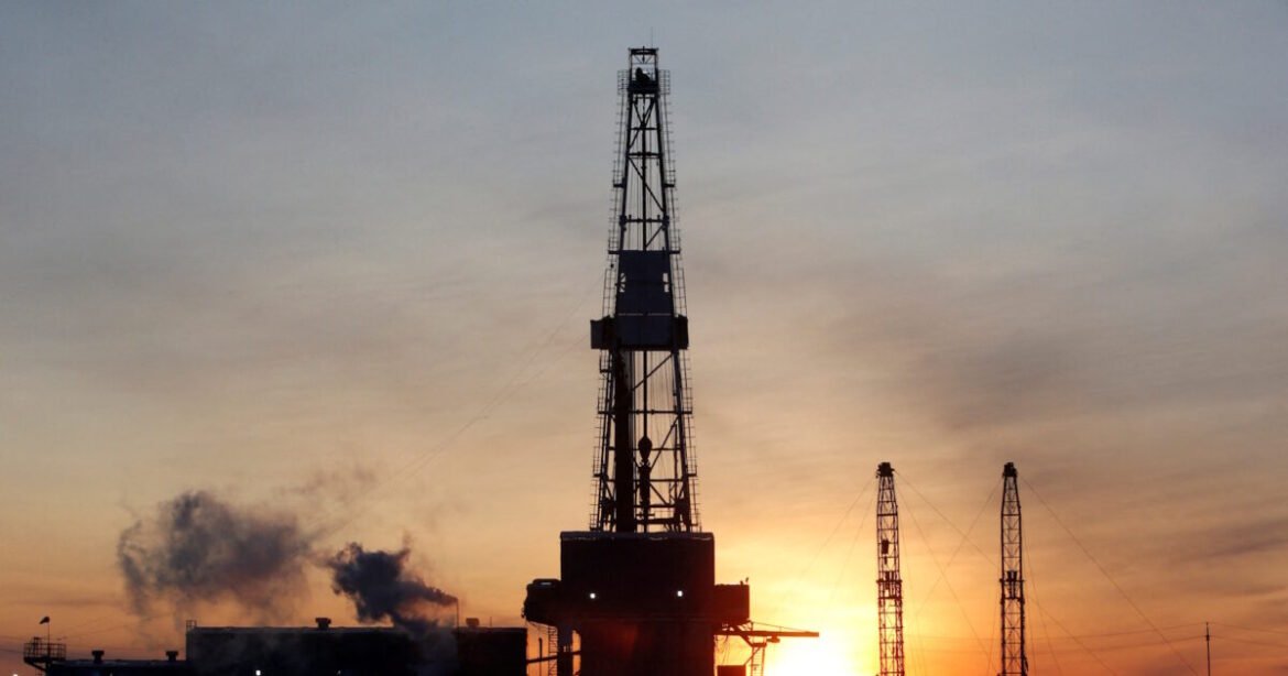 Παράθυρο για νέο άλμα στις τιμές πετρελαίου μετά τις δυτικές κυρώσεις στο ρωσικό πετρέλαιο