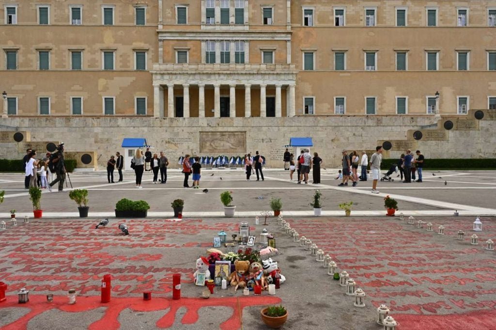 Κυβέρνηση: Ο νόμος για τον Αγνωστο Στρατιώτη θα εφαρμοστεί – Ατυχείς οι δηλώσεις Δούκα (και μία απάντηση στον Παυλόπουλο)