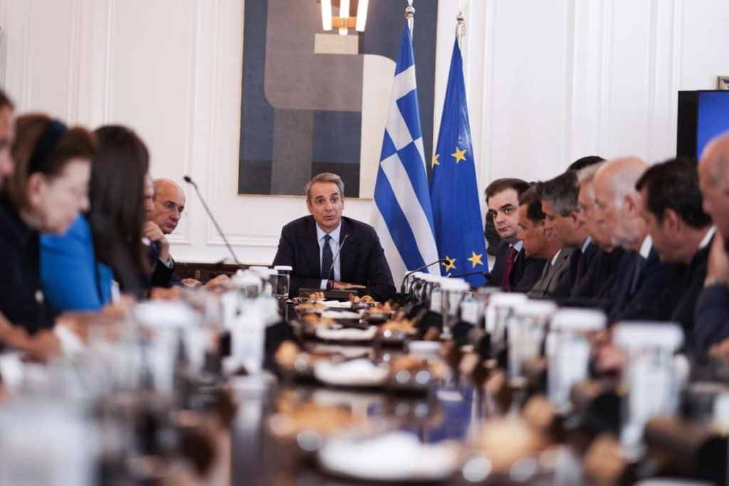 Συνεδριάζει το Υπουργικό: Στο επίκεντρο η «καυτή πατάτα» του ΟΠΕΚΕΠΕ καθώς η κλεψύδρα αδειάζει