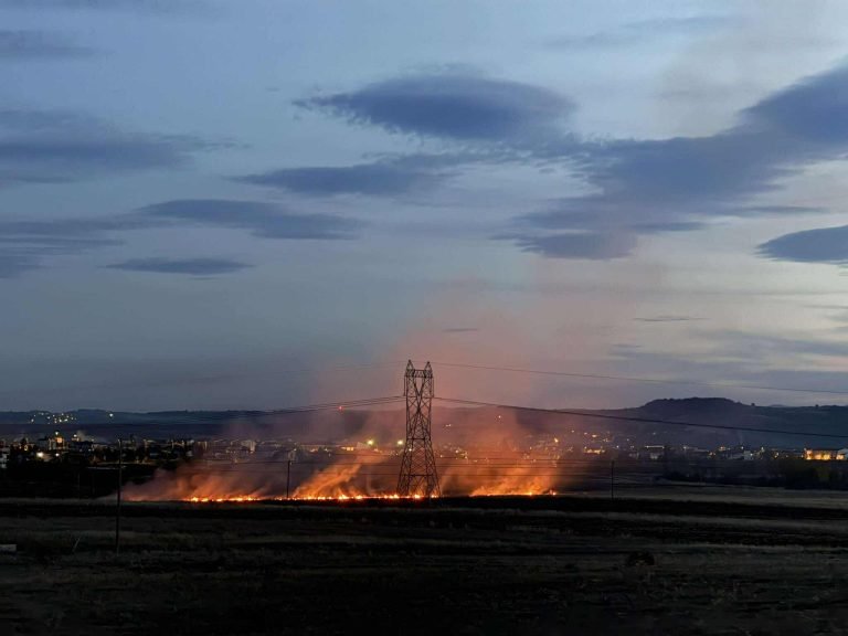 Φωτιά σε υπαίθριο χώρο στο Άργος Ορεστικό