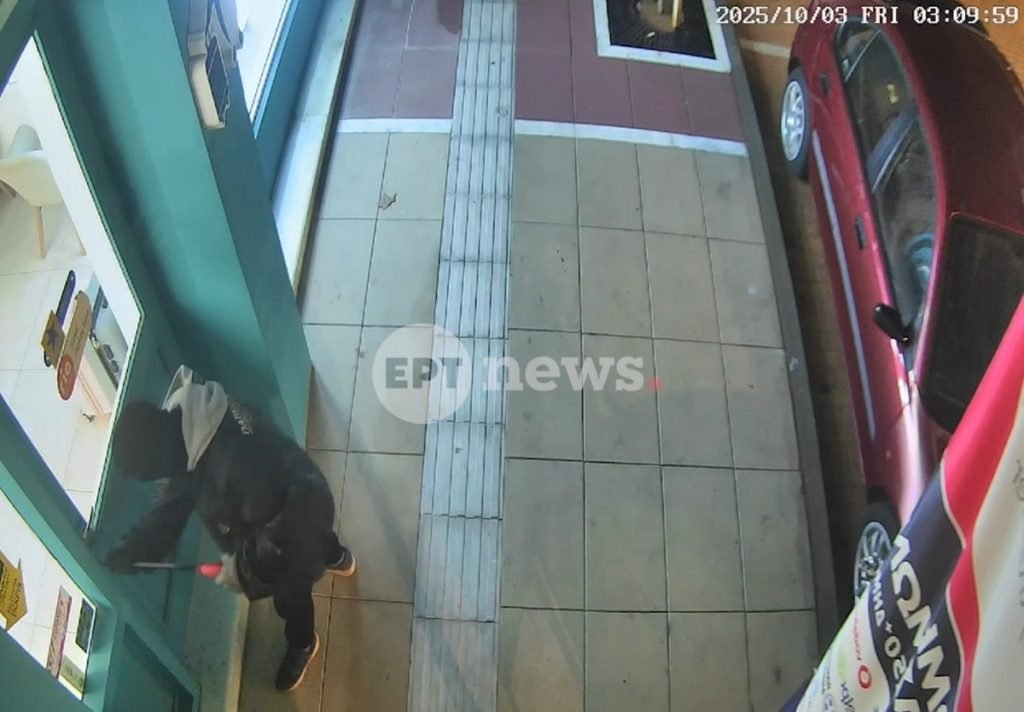 Καλαμάτα: Καρέ καρέ η δράση τριών διαρρηκτών σε ταξιδιωτικό γραφείο – Βίντεο ντοκουμέντο