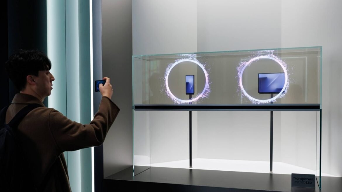 Η Samsung προσφέρει μια πρώτη ματιά στο trifold Galaxy Z με οθόνη 10 ιντσών