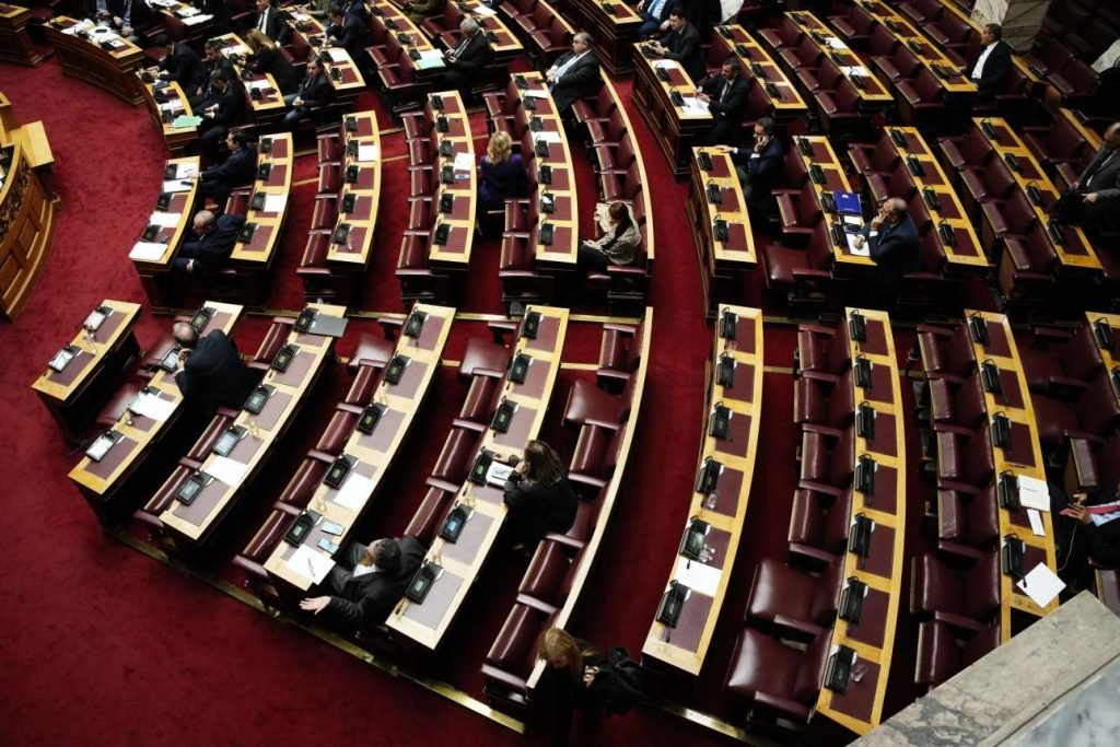 Στη Boυλή νέα ποινική δικογραφία για τα Τέμπη – Ποιους αφορά