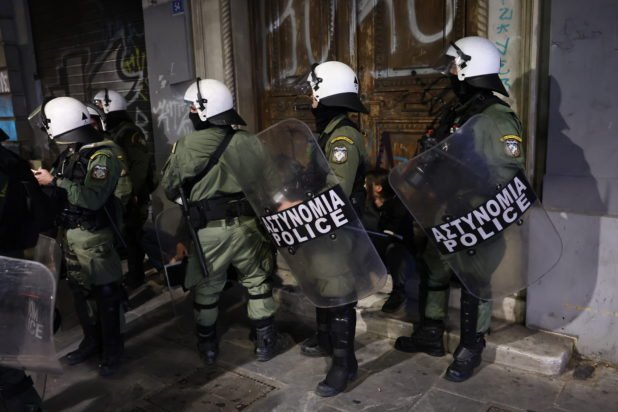 Εξάρχεια: 4 αστυνομικοί τραυματίες μετά την συγκέντρωση για τον έναν χρόνο από την έκρηξη στους Αμπελόκηπους