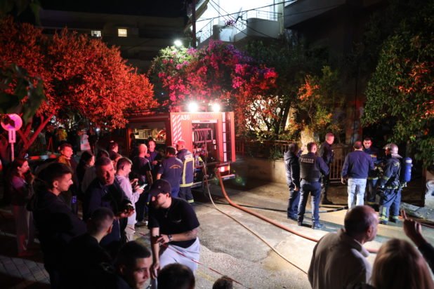 Ηράκλειο: Συγκλονίζουν τα ευρήματα στο σπίτι με τα 2 απανθρακωμένα πτώματα – Η σακούλα στο κεφάλι του ενός θύματος και το μαχαίρι με ίχνη αί