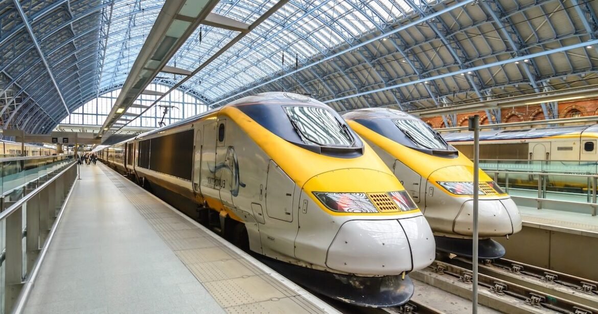 Eπίθεση με μαχαίρι σε τρένο στη Βρετανία – Πολλοί τραυματίες και δύο συλλήψεις