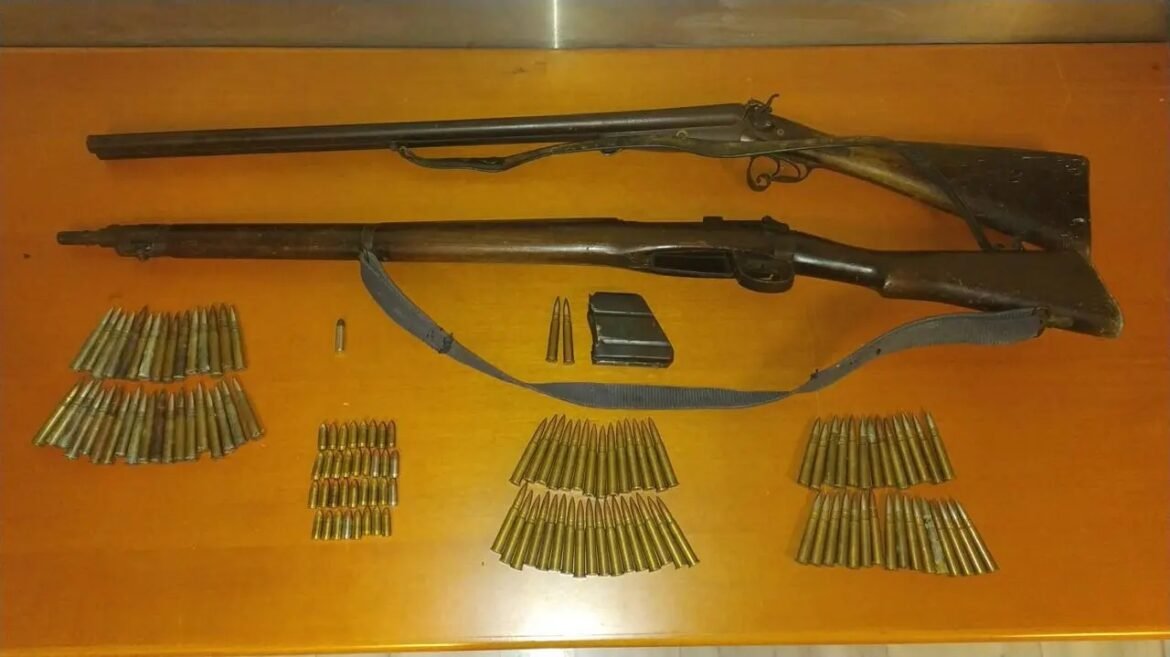 Βεντέτα στα Βορίζια: Πολεμικό τυφέκιο, καραμπίνες, φυσίγγια και μαχαίρια βρέθηκαν σε σπίτια του χωριού – Η