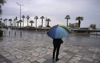 Καιρός: Έκτακτο δελτίο από την ΕΜΥ – Ισχυρές βροχές και καταιγίδες από το μεσημέρι μέχρι την Τετάρτη