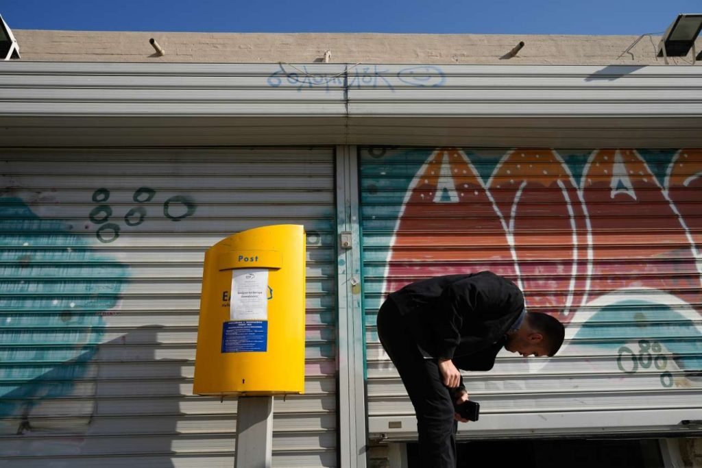 Κυβέρνηση για λουκέτο σε καταστήματα ΕΛΤΑ: Aστοχη επικοινωνιακά η διαχείριση – ας μην πυροβολούμε πρόσωπα