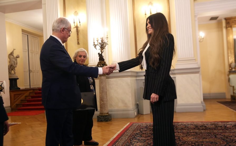 Διαπιστευτήρια Γκίλφοϊλ στον Πρόεδρο της Δημοκρατίας – η προσμονή και ο μήνας του μέλιτος