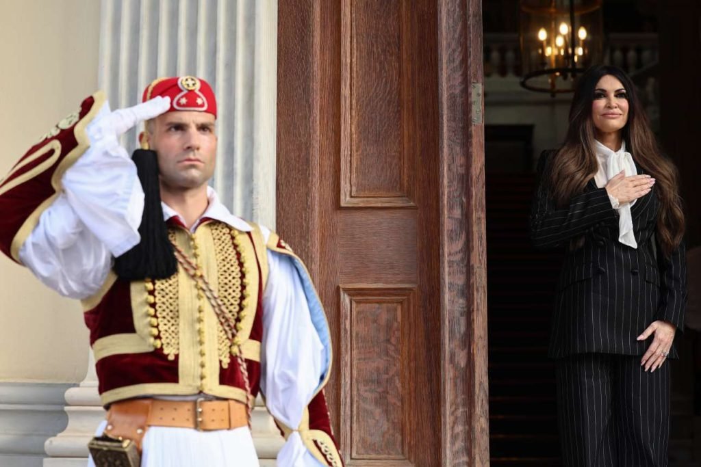 Η Κίμπερλι Γκίλφοϊλ στο Προεδρικό: Το άγαλμα του Τρούμαν, οι Greeks for Trump και η Εκκλησία της Ελλάδος