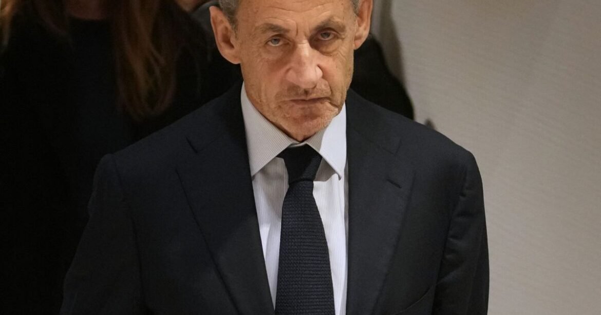 Γράμματα, δώρα και χαρτζιλίκι στον Σαρκοζί από τους οπαδούς του (Βίντεο)