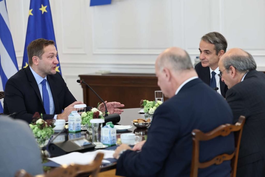 Μητσοτάκης στον Επίτροπο Γεωργίας: Δύσκολη η μετάβαση του ΟΠΕΚΕΠΕ στην ΑΑΔΕ αλλά θα τα καταφέρουμε