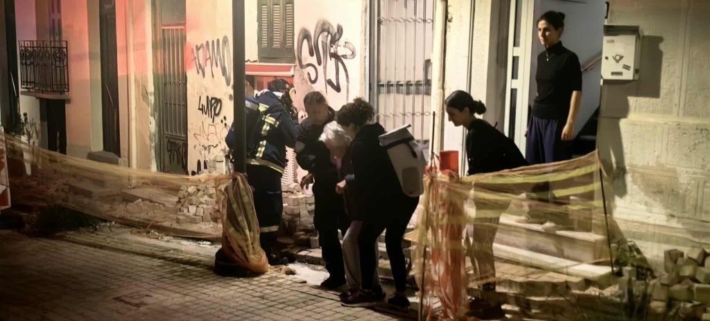 Φωτιά σε κατοικία στην Πάτρα – Απεγκλωβίστηκε μία ηλικιωμένη – ΦΩΤΟ