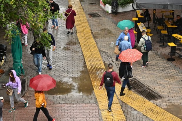 Καιρός: Τριήμερο κακοκαιρίας με καταιγίδες – Ποιες περιοχές επηρεάζονται σήμερα