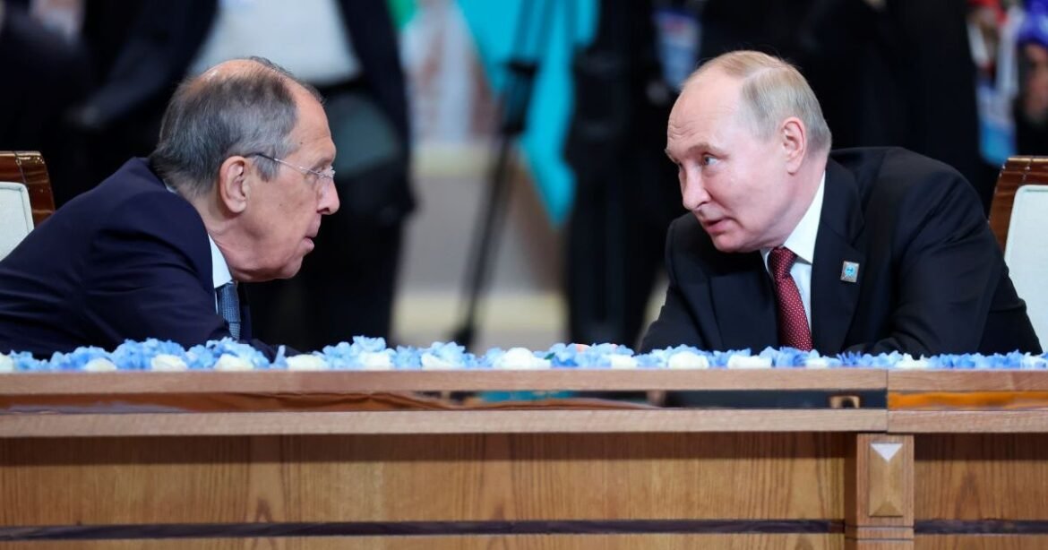 Τι συμβαίνει μεταξύ Πούτιν και Λαβρόφ: Αλήθειες και φήμες για τα ενδότερα του Κρεμλίνου