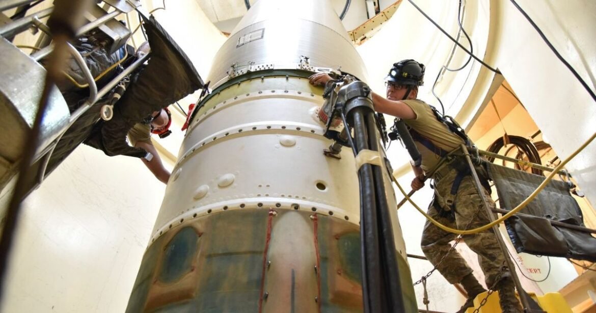 Σε επιστροφή στον Ψυχρό Πόλεμο οδηγεί το παιχνίδι Τραμπ – Πούτιν με τα πυρηνικά