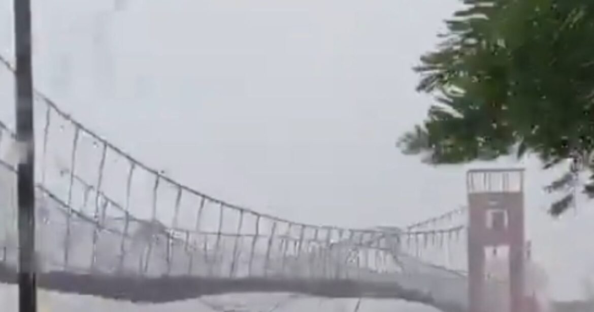 Η μανία της φύσης: Ο υπερτυφώνας Φουνγκ-γουόνγκ «χορεύει» γέφυρα στις Φιλιππίνες (βίντεο)