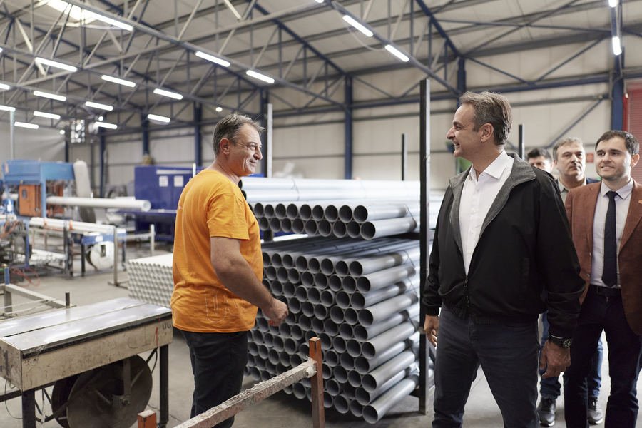 Μητσοτάκης στην Interplast: Να κλείσουμε το επενδυτικό κενό με την Ευρώπη