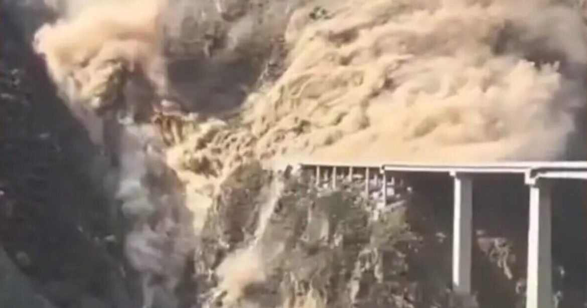 Κίνα: Κατέρρευσε ολοσχερώς η γέφυρα που συνέδεε τη χώρα με το Θιβέτ – Δείτε βίντεο