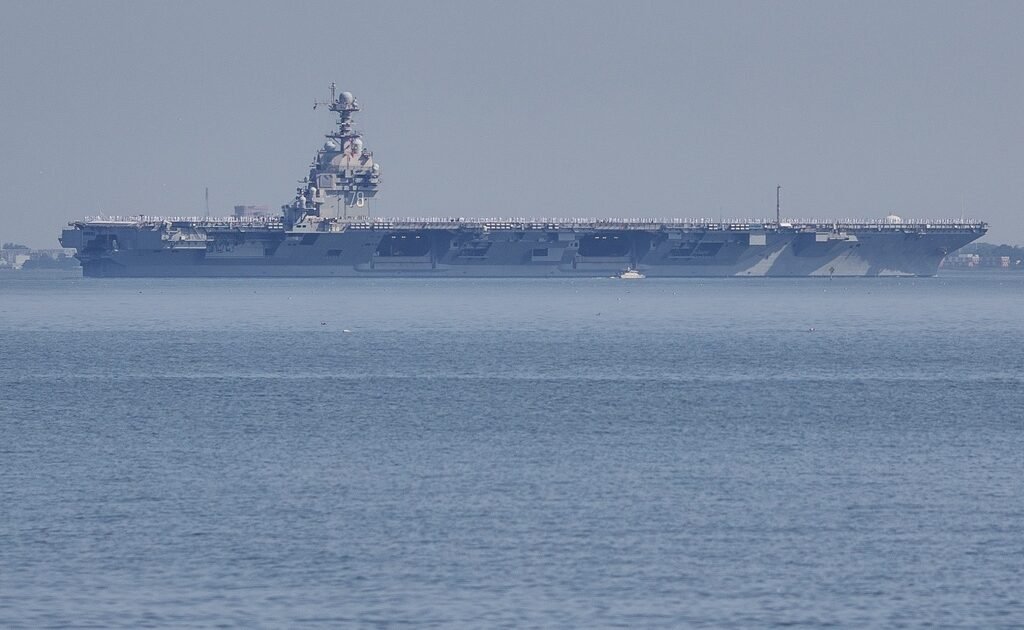 Πολεμικός συναγερμός: 15.000 Αμερικανοί στρατιώτες και αεροπλανοφόρο στην Καραϊβική – Βγάζει τον στρατό και ο Μαδούρο