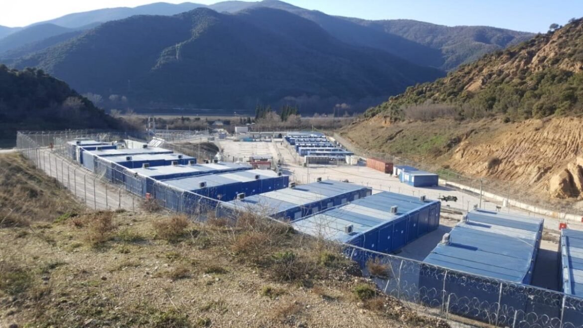 Σέρρες: Στον εισαγγελέα οδηγούνται την Πέμπτη οι 30 αλλοδαποί που προκάλεσαν την ένταση και τα επεισόδια