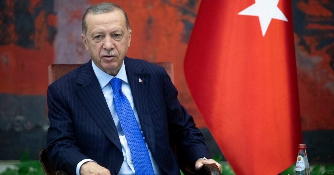 Ερντογάν με Ερχιουρμάν: Ρεαλιστική λύση στο Κυπριακό η ύπαρξη δύο κρατών