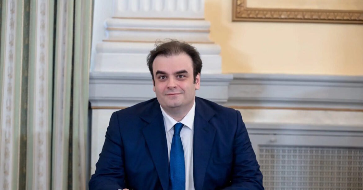 Πιερρακάκης: Στόχος είναι να υποχωρήσει το δημόσιο χρέος κάτω από το 120% έως το 2030