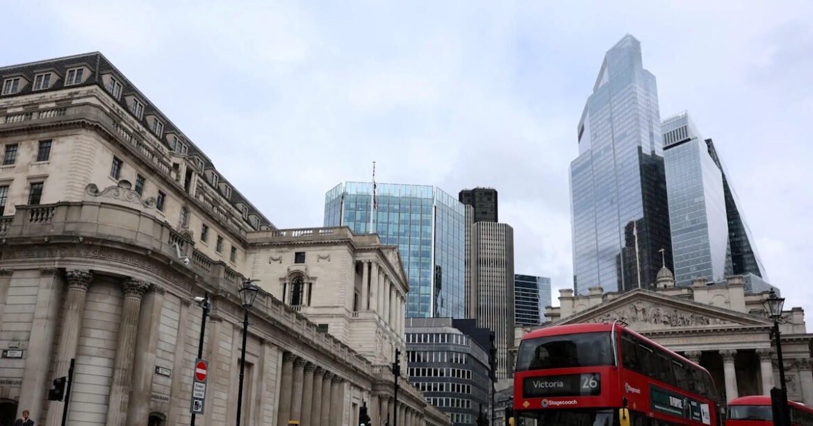 Άλμα στο κόστος δανεισμού της Βρετανίας – Στο 4,5% οι αποδόσεις των ομολόγων