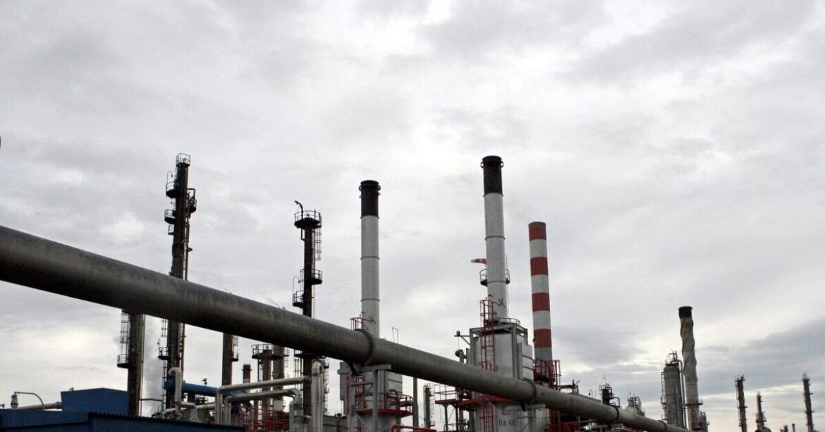 Σερβία: Τρίμηνη αναστολή κυρώσεων για την ρωσική πετρελαϊκή NIS και διορία για να βρει αγοραστή