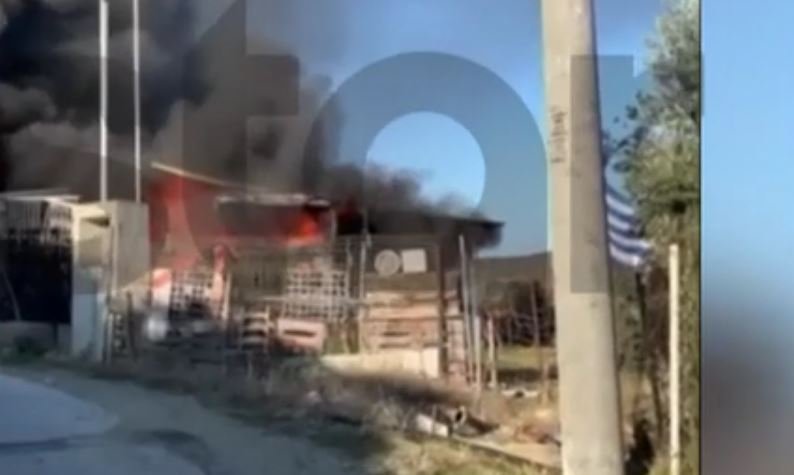 Καβάλα: Καρέ – καρέ η δραματική διάσωση ηλικιωμένου από φλεγόμενο τροχόσπιτο – «Καίγομαι, καίγομαι»