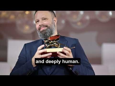 Με χιούμορ, η Ντακότα Τζόνσον αυτοπροτείνεται στον Λάνθιμο και πειράζει την Έμα Στόουν