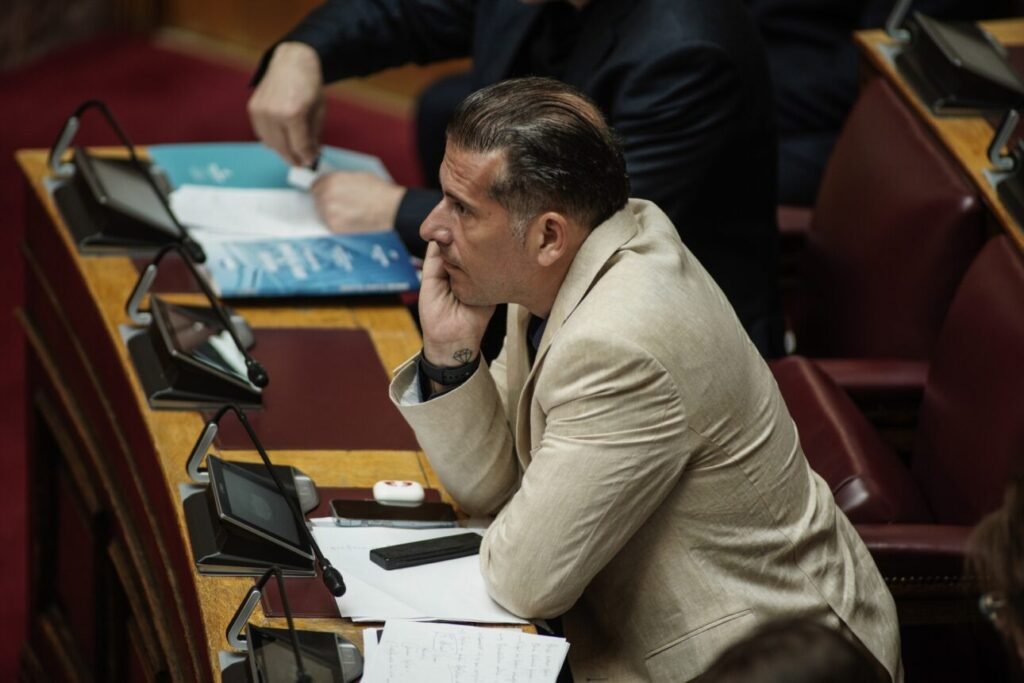 Πλεύση Ελευθερίας: Παραιτήθηκε από βουλευτής ο Διαμαντής Καραναστάσης – «Επιστρέφω στον Πολιτισμό…»