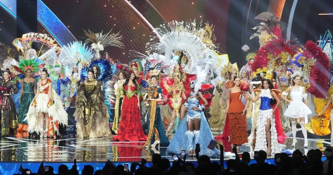 Νέο σκάνδαλο στα Miss Universe 2025 – Κριτές παραιτήθηκαν καταγγέλοντας «στήσιμο» των καλλιστείων