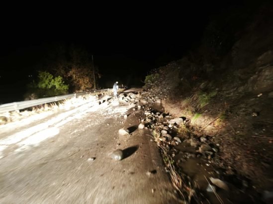 Κακοκαιρία στην Ήπειρο: Κατολίσθηση στην περιοχή Μηλιωτάδες Ζαγορίου λόγω της ισχυρής βροχόπτωσης – Σε επιφυλακή οι τοπικές αρχές