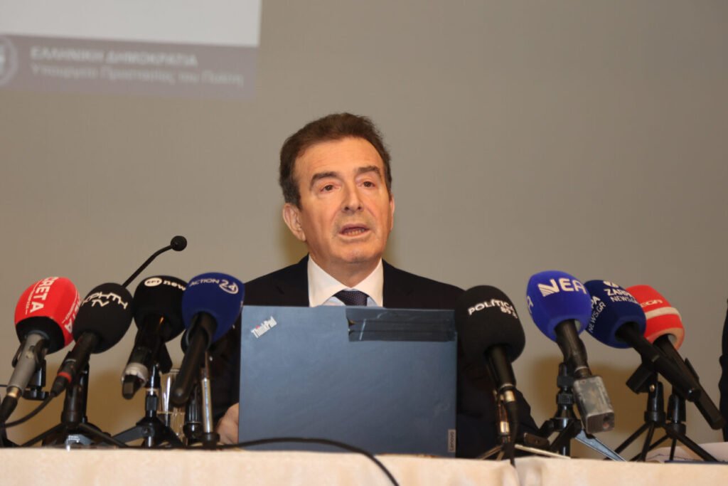 Χρυσοχοΐδης: Φυλάκιση δύο ετών και πρόστιμα έως 30.000 ευρώ για μπαλωθιές