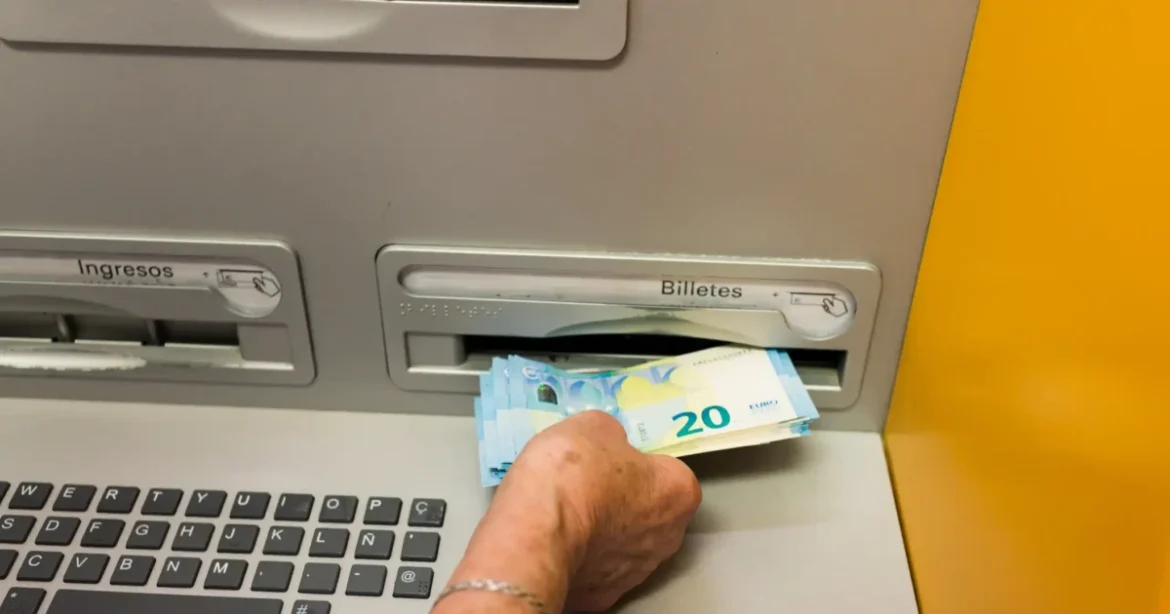 «Αυτόματη» εγγραφή όλων σε επαγγελματικά ή ιδιωτικά ταμεία ασφάλισης και επένδυση των αποθεματικών στις αγορές συστήνουν οι Βρυξέλλες