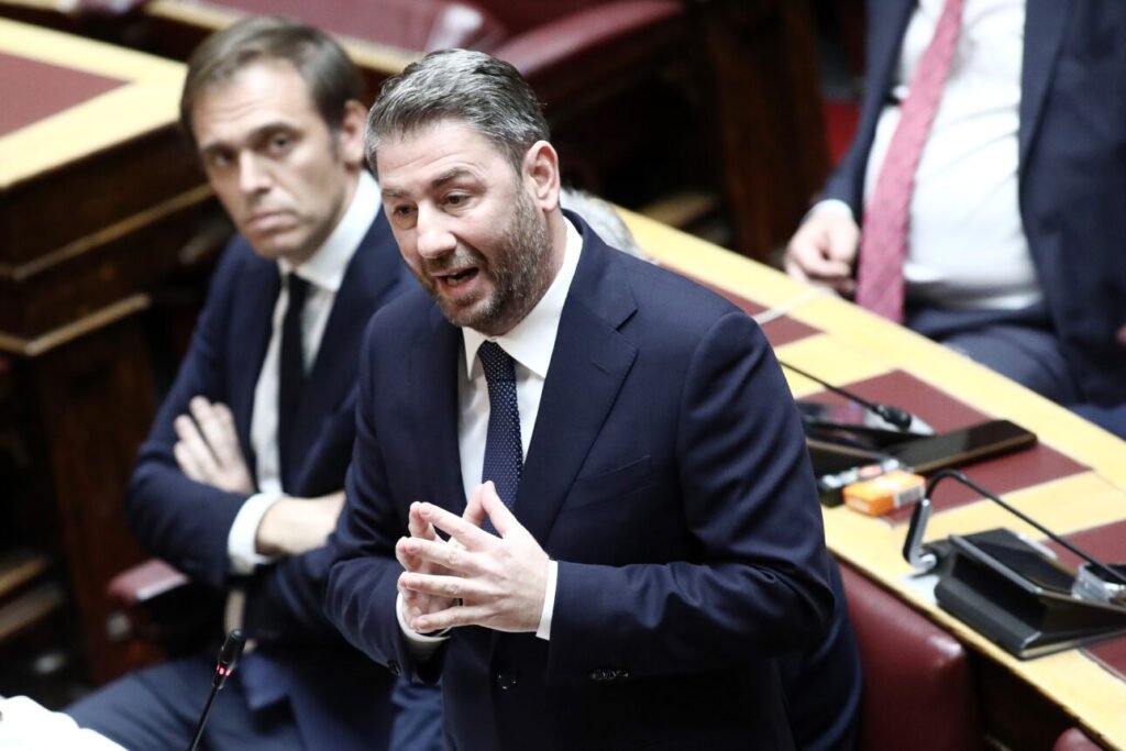 Σύγκρουση Μαρινάκη-Ανδρουλάκη στη Βουλή: «Πού έπρεπε δηλαδή να πάει ο “Φραπές”, στον παπά για εξομολόγηση;»