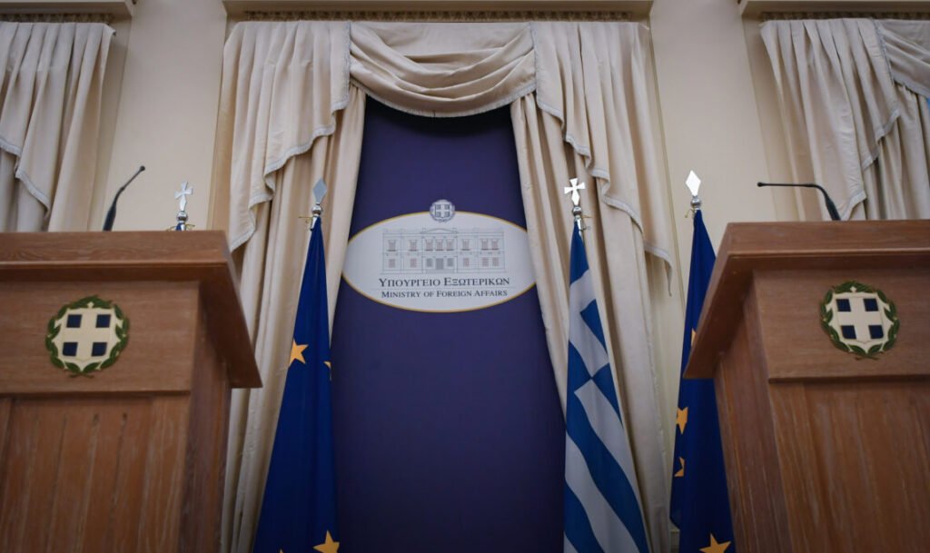 Απάντηση Αθήνας σε Ζαχάροβα: Απειλές κατά κυρίαρχων κρατών αυτοδικαίως απορρίπτονται