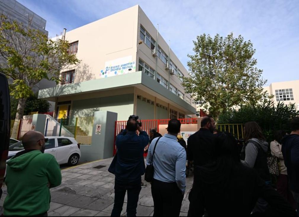 Πηγές υπουργείου Παιδείας για πνιγμό 13χρονης στον Πειραιά: Παρασχέθηκαν οι πρώτες βοήθειες εντός σχολείου