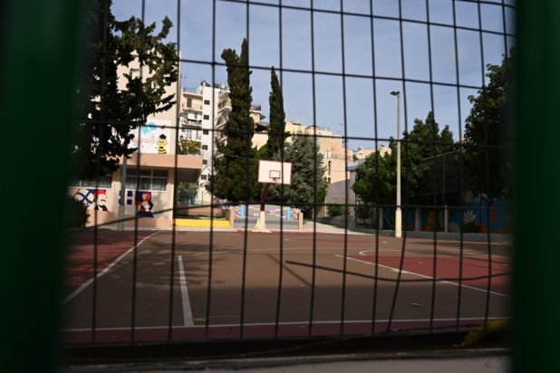 Τραγωδία στον Πειραιά: 30 λεπτά πάλευαν στο νοσοκομείο για να σώσουν την 13χρονη που πνίγηκε με τοστ –