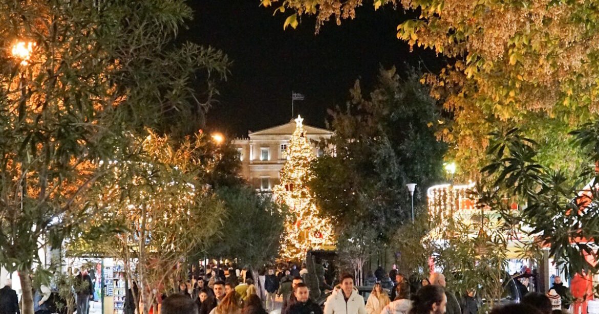 Εορταστικό ωράριο 2025: Πως θα λειτουργήσουν τα καταστήματα και ποια Κυριακή είναι ανοιχτά