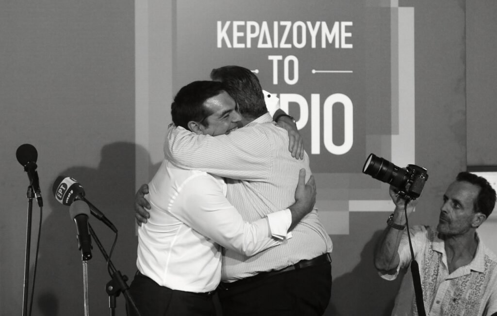 «Ιθάκη»: Πώς ο Καμμένος ανέβηκε στην εξέδρα, πώς ο «σελέμπριτι» Βαρουφάκης έγινε υπουργός, πώς έγινε το λάθος με τη Ζωή