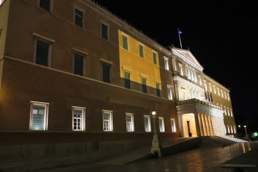 Η Βουλή «ντύθηκε» πορτοκαλί με αφορμή την παγκόσμια ημέρα ενάντια στην έμφυλη βία κατά των γυναικών