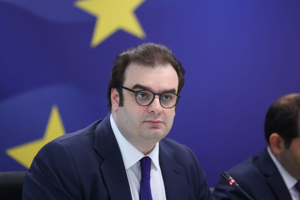 Ο Πιερρακάκης στους Financial Times για την ανάκτηση της εμπιστοσύνης