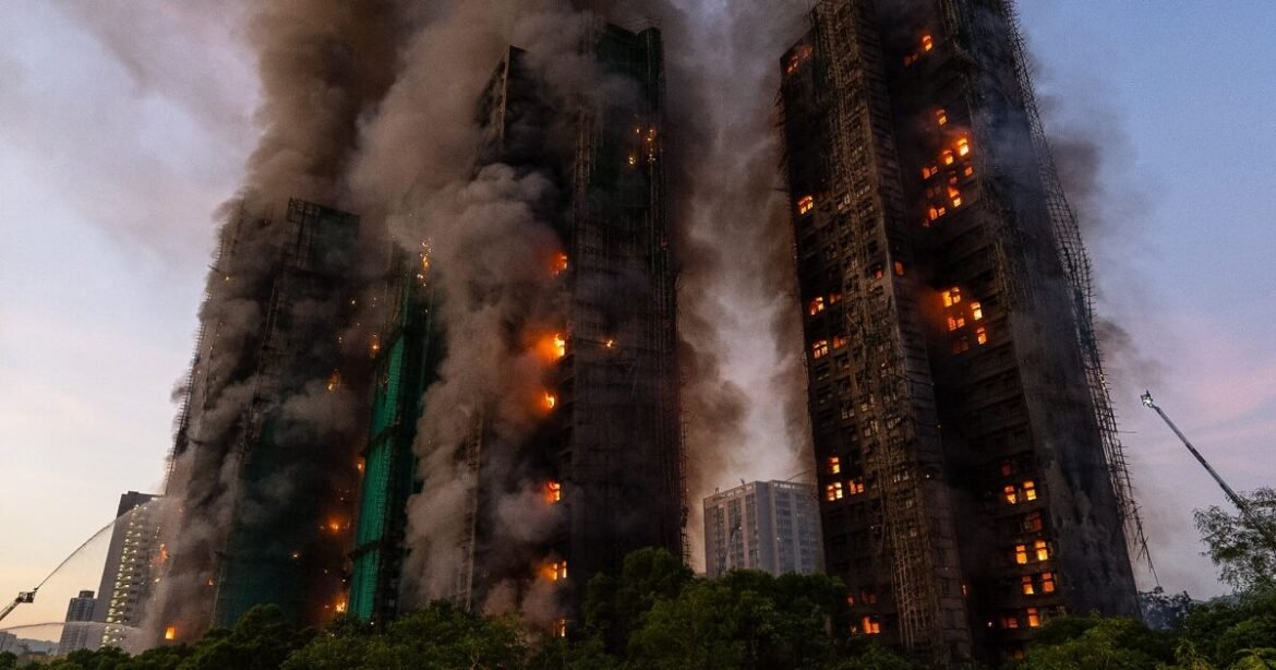 Χονγκ Κονγκ: Η φωτιά σάρωσε 7 ουρανοξύστες – Τουλάχιστον 44 νεκροί και 279 αγνοούμενοι (βίντεο)