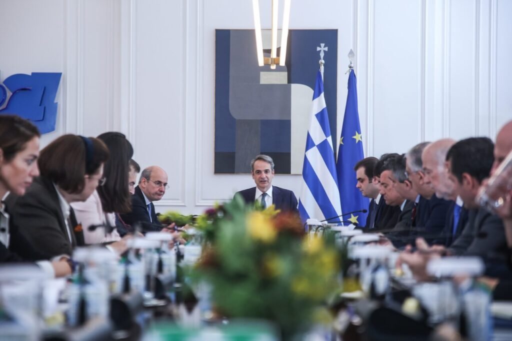 Μητσοτάκης στο Υπουργικό: Δεν πατάμε φρένο, επιταχύνουμε τις μεταρρυθμίσεις – στο Κτηματολόγιο οι οικοδομικές άδειες