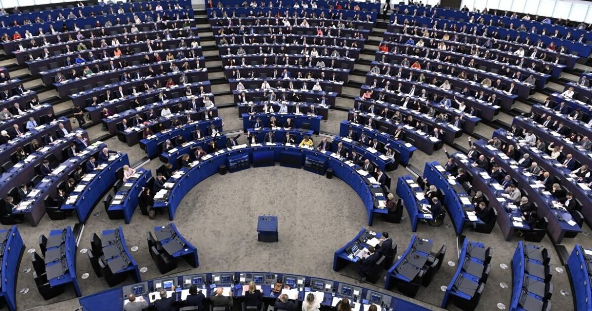 Ευρωκοινοβούλιο: Πλήρως αντιρωσικό ψήφισμα για Ουκρανία – Καλεί σε «ηγετικό ρόλο» από την ΕΕ