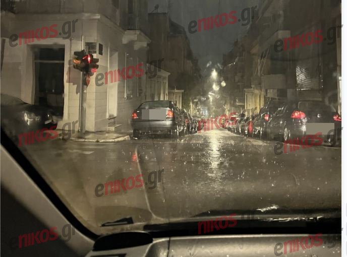 Κακοκαιρία Adel: Σε «λίμνη» έχει μετατραπεί η Λεωφόρος Αλεξάνδρας – ΦΩΤΟ και ΒΙΝΤΕΟ αναγνώστη