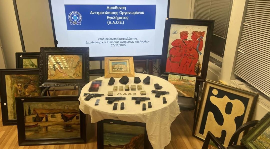 Ελεύθεροι χωρίς περιοριστικούς όρους οι 2 συλληφθέντες για τα πλαστά έργα τέχνης – Αρνήθηκαν τις κατηγορίες 